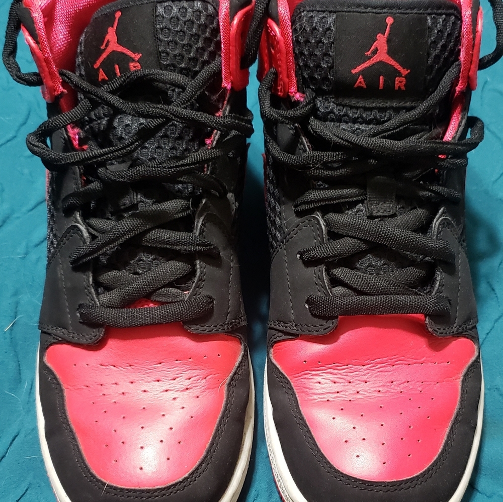6Y Black and Red Kids Jordans